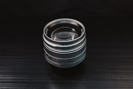 gray DSLR camera lens thumbnail