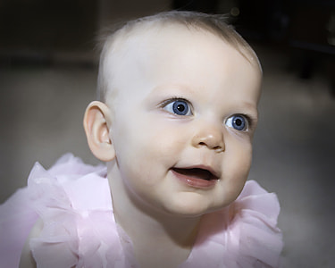 girl wearing pink top thumbnail