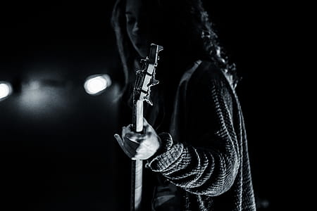 woman playing guitar thumbnail