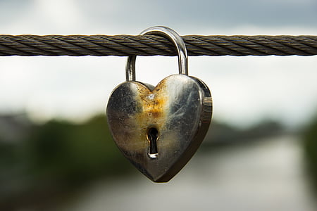 silver heart padlock thumbnail