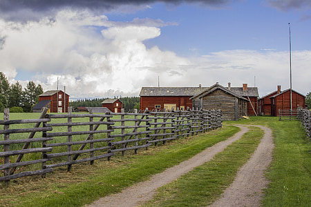 photography of red and white barnyard thumbnail