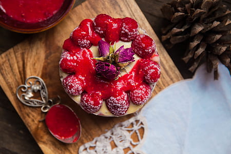 flat view of raspberry cake thumbnail