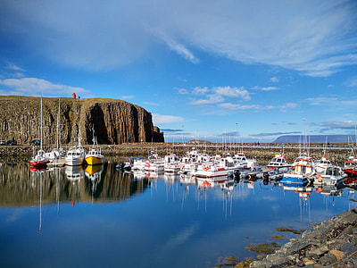 landscape photography of boats in body part of water under clear blue sky during daytime thumbnail