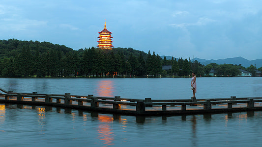 Hangzhou West Lake Night thumbnail