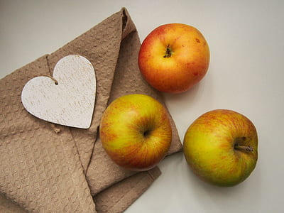 three apple fruits thumbnail