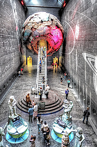 group of peole on museum thumbnail