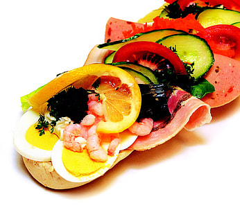 The Landing Broke, Bun With Cold Meats thumbnail