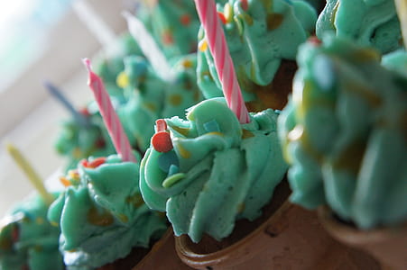 teal-icing toppings cupcakes thumbnail