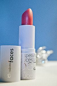 red lipstick thumbnail