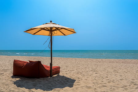 umbrella with lounge chair near beach thumbnail