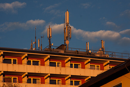 antenna on top of building thumbnail
