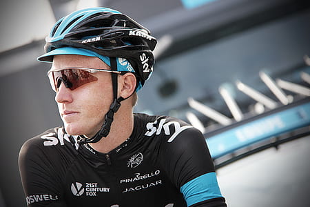 shallow focus photography of man wearing bicycle helmet and sunglasses thumbnail