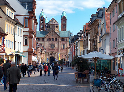 people walking near landmarks thumbnail