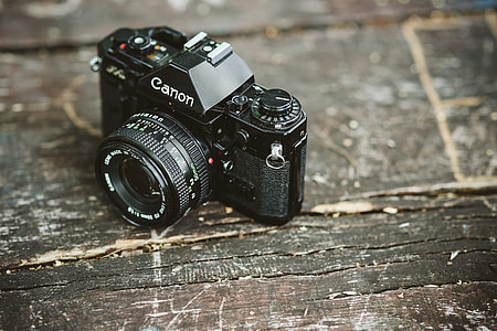 Old vintage camera thumbnail