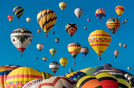 hot air balloons flying thumbnail