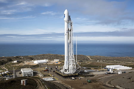 White Rocket Launch Pad thumbnail