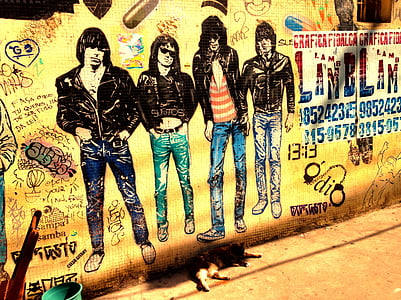 four men wall paint thumbnail