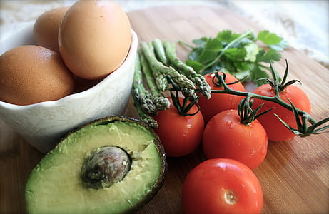 fresh eggs and tomatoes thumbnail