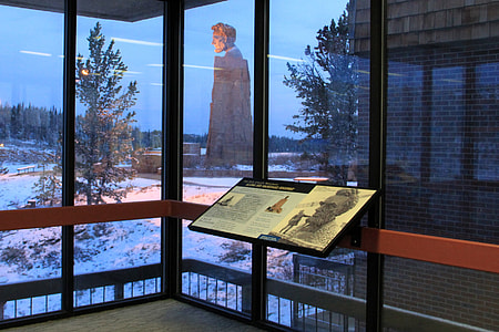 Lincoln Monument as seen from inside the Summit Information Center near Laramie, Wyoming thumbnail