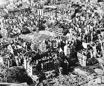 Ruins of Warsaw in 1945 in World War II thumbnail