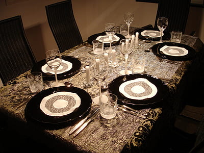 black and white table arrangement thumbnail