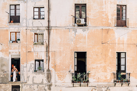 brown apartment-type house thumbnail