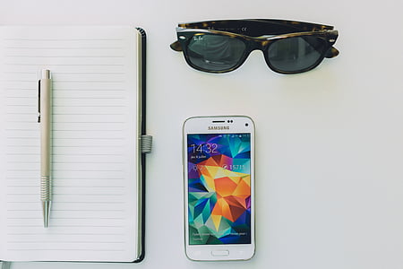 white Samsung Galaxy S5 thumbnail