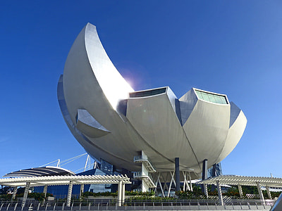 photo of curved building thumbnail