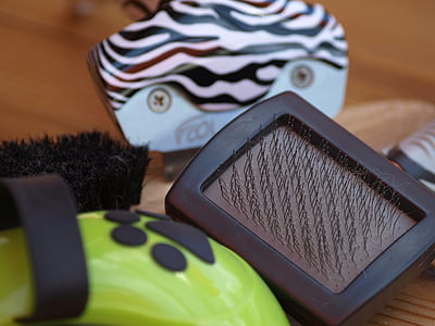 black brush on brown table thumbnail