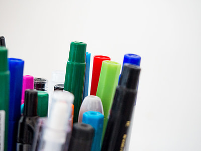 assorted-color pen lot close-up photography thumbnail