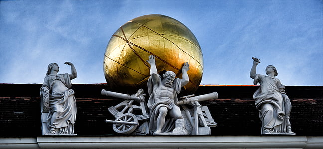 man and two women statues thumbnail