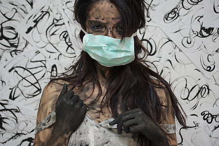 woman wearing medical mask thumbnail