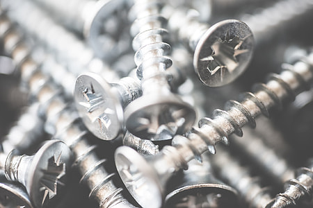 Pile of Silver Flat Crosshead Screws Close Up #2 thumbnail