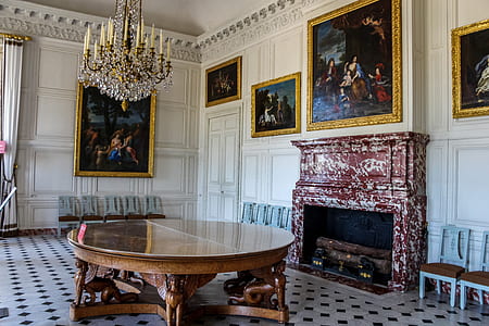 round brown wooden table inside room thumbnail