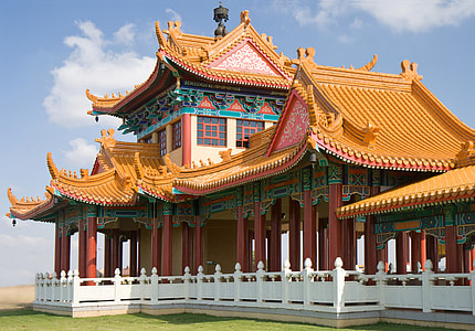 photo of white, brown, and red temple thumbnail
