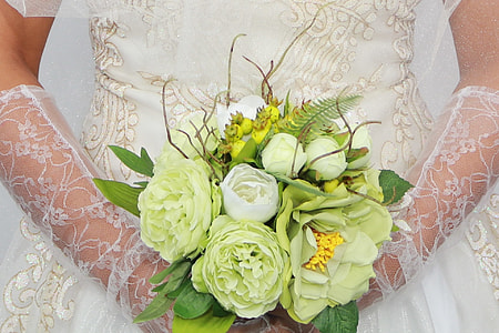 red and white Ranunculus flower bouquet thumbnail