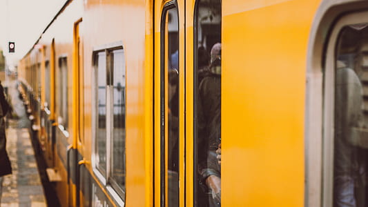 photo of yellow train thumbnail