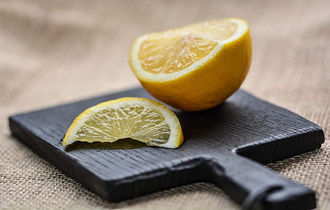 shallow focus photography of sliced lemon thumbnail