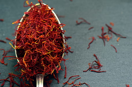 dried saffron on spoon thumbnail