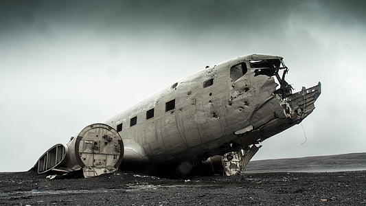 wreck plane digital wallpaper thumbnail