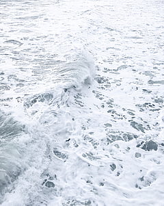 ocean waves on shore thumbnail