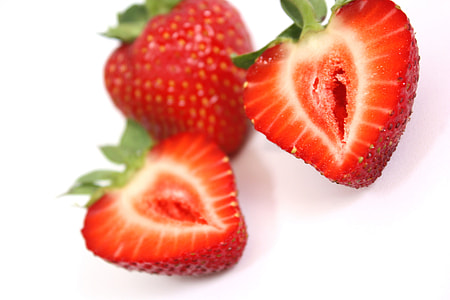 slices of strawberries thumbnail