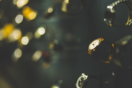 Gold Round Anaolg Watch thumbnail