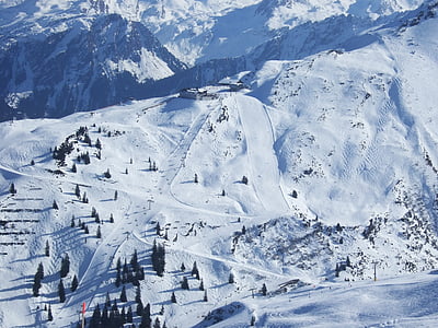 landscape photo of a snow mountain thumbnail