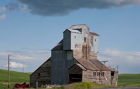 beige and grey structure facade thumbnail