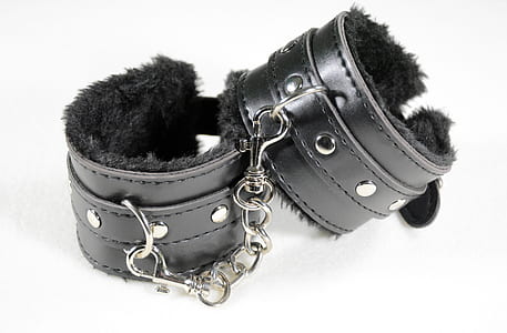 black leather handcuffs thumbnail