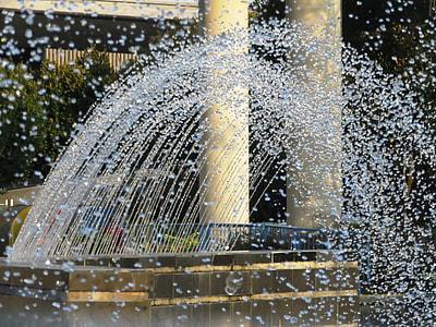 Fountain under the sunny sky thumbnail