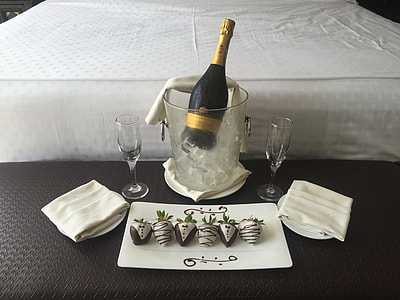 Chocolate Strawberries, Champagne thumbnail