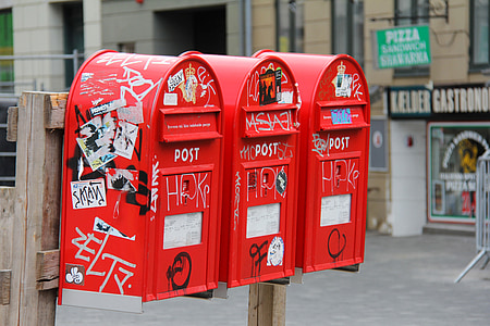 three red mailboxes thumbnail