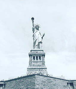 closeup photo of Statue of Liberty thumbnail
